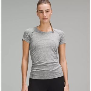 Lululemon Women's Swiftly Tech short sleeve. Size 0.